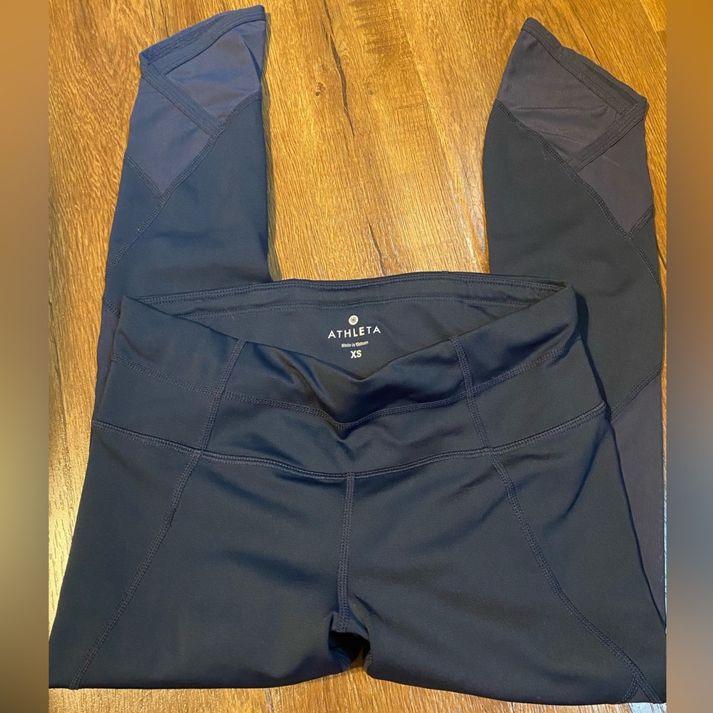 Athleta Mesh Sonar Capri leggings